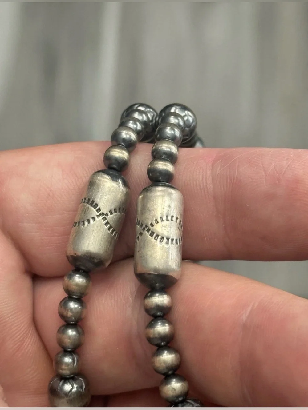 STERLING SILVER NAVJO PEARL HAND STAMPED BARREL GRADUATED BEADED NECKLACE .925
